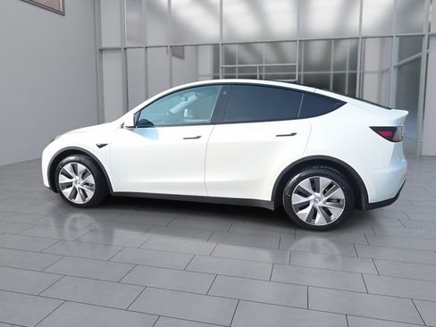 Used 2023 Tesla Model Y Performance AWD/4WD image 6