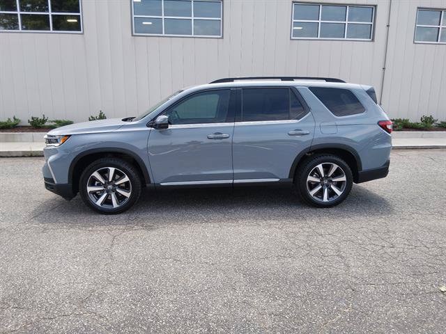 Used 2025 Honda Pilot Touring image 6