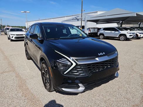 Used 2025 Kia Sportage LX FWD image 2
