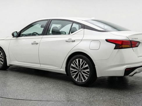 Used 2025 Nissan Altima 2.5 SV image 6