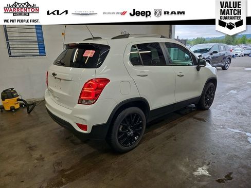 Used 2022 Chevrolet Trax LT w/ Premium Seat Package AWD/4WD image 18