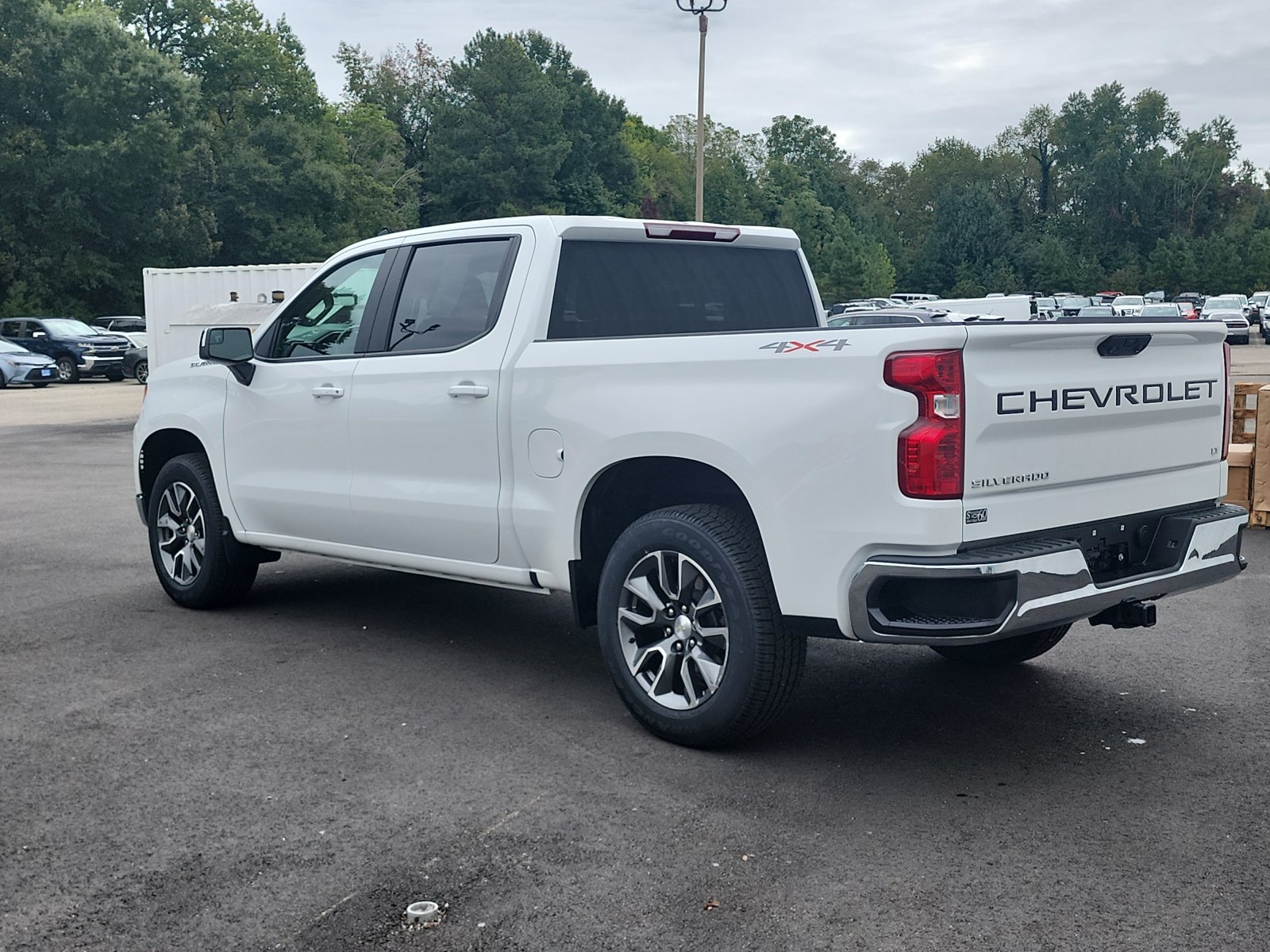 Used 2023 Chevrolet Silverado 1500 LT AWD/4WD image 3