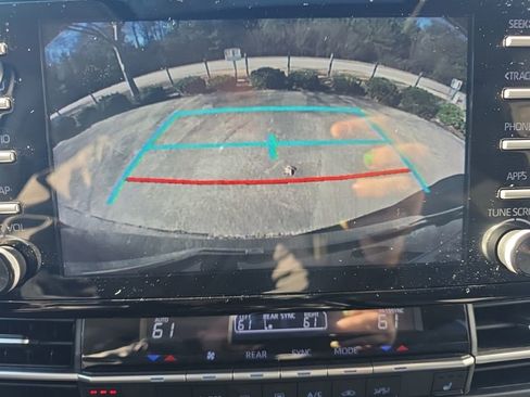 Used 2022 Toyota Sienna XLE image 29