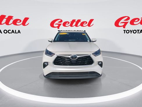 Used 2021 Toyota Highlander XLE image 3