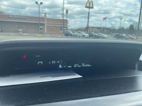 Used 2014 Toyota Prius V Five image 7