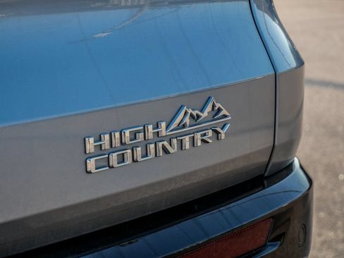Used 2025 Chevrolet Traverse High Country w/ LPO, Floor Liner Package FWD image 12