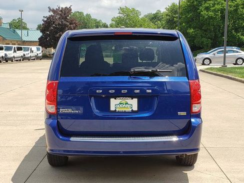 Used 2018 Dodge Grand Caravan SE w/ UConnect Hands-Free Group FWD image 4