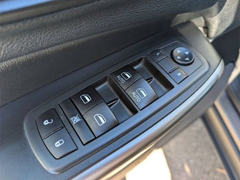 Used 2020 Jeep Cherokee Limited w/ Luxury Group image 13