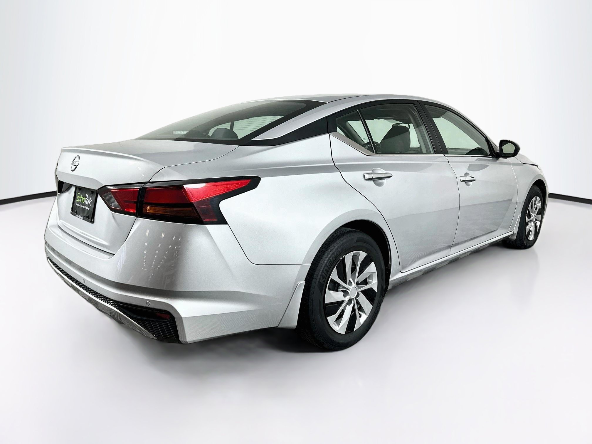 Used 2024 Nissan Altima 2.5 S FWD image 9