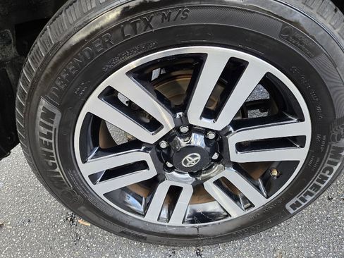 Used 2018 Toyota 4Runner Limited image 13