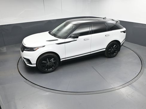 Certified 2025 Land Rover Range Rover Velar Dynamic SE image 32