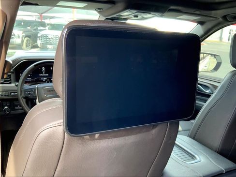 Used 2024 GMC Yukon XL Denali w/ Advanced Technology Package image 35