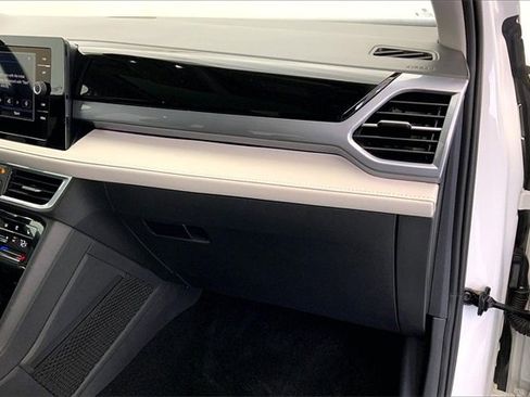 Used 2025 Volkswagen Taos SEL image 16