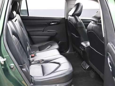 Used 2023 Toyota Highlander XLE image 38