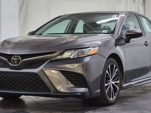 Used 2020 Toyota Camry SE FWD image 10
