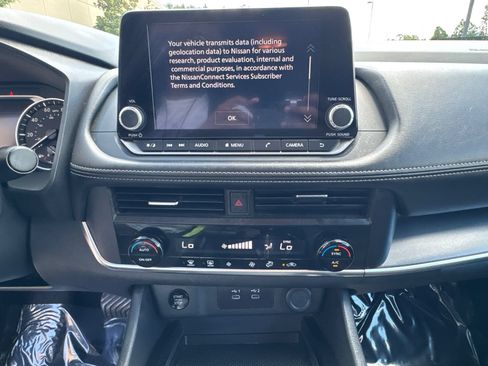 Used 2025 Nissan Rogue SV FWD image 29