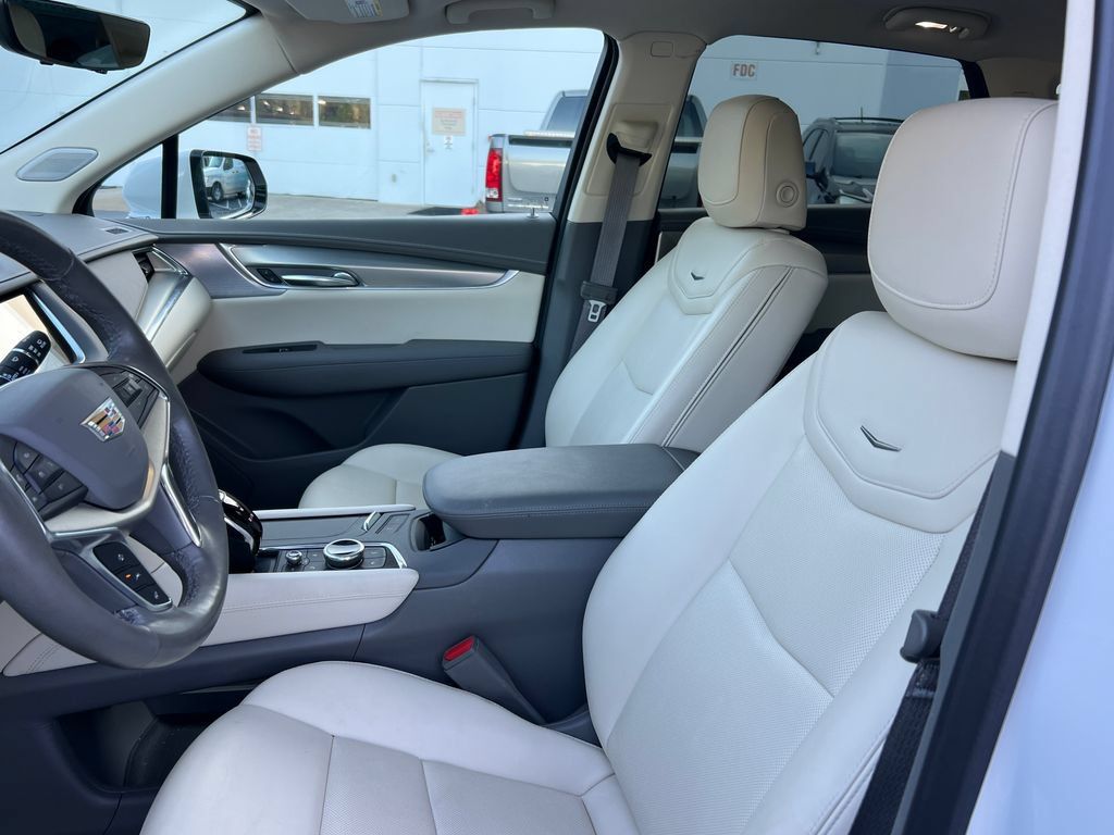 Used 2024 Cadillac XT5 Premium Luxury w/ Technology Package FWD image 11