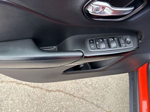 Used 2021 Jeep Cherokee Altitude image 11