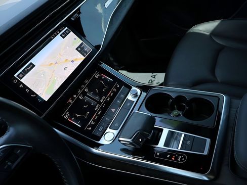 Used 2020 Audi Q8 Premium Plus w/ Premium Plus Package AWD/4WD image 23