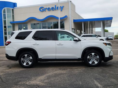 Used 2025 Honda Pilot EX-L image 6