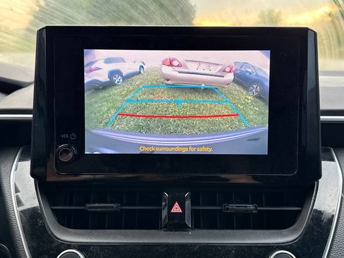 Used 2023 Toyota Corolla SE FWD image 3