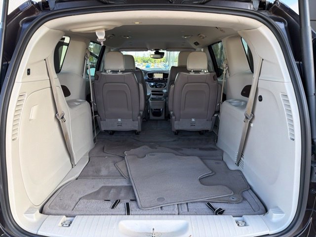 Used 2019 Chrysler Pacifica Touring-L w/ Advanced Safetytec Group FWD image 14