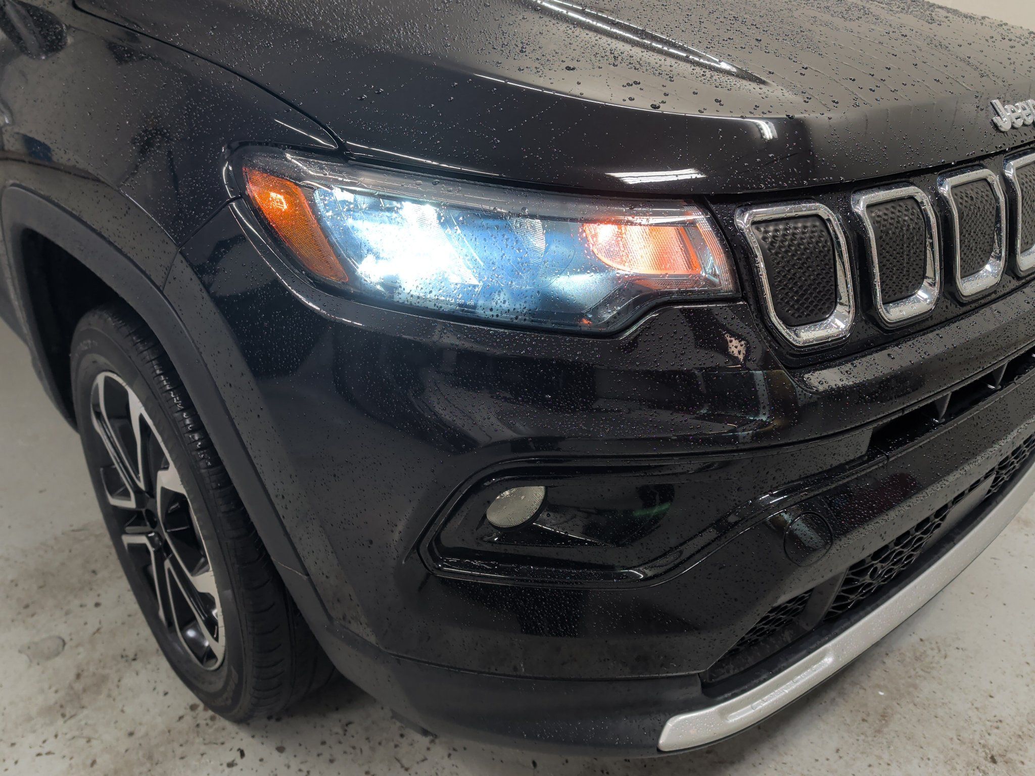 Used 2022 Jeep Compass Limited AWD/4WD image 5