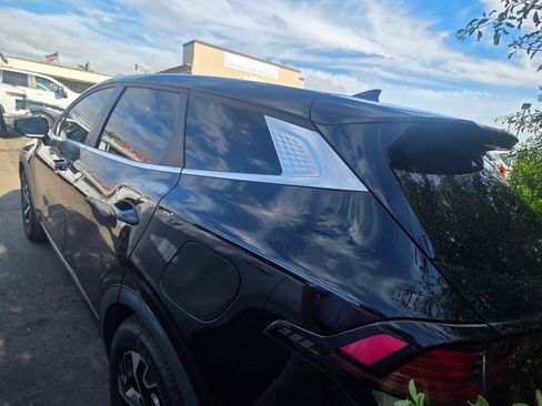 Used 2023 Kia Sportage EX image 3