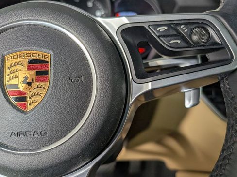 Used 2018 Porsche Macan image 34