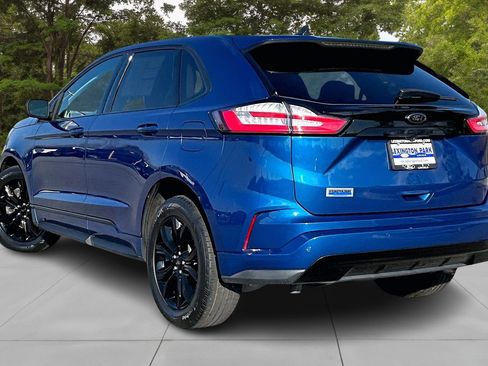 Certified 2022 Ford Edge SE w/ Black Appearance Package image 4
