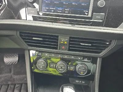 Used 2024 Volkswagen Jetta SE w/ Panoramic Sunroof Package FWD image 11