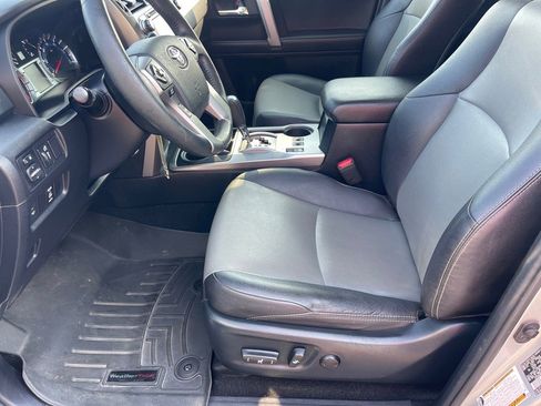 Used 2018 Toyota 4Runner SR5 Premium image 10