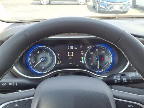 Used 2024 Chrysler Pacifica Touring-L image 13