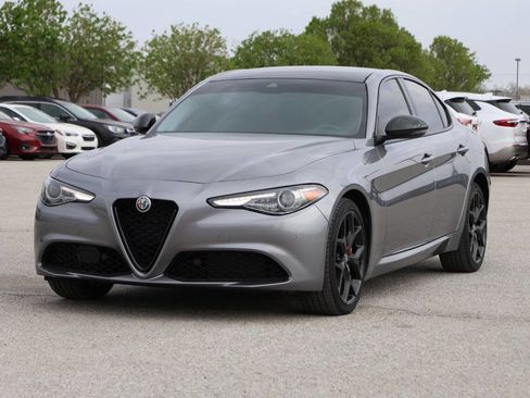 Used 2020 Alfa Romeo Giulia Ti w/ Nero Edizione image 6