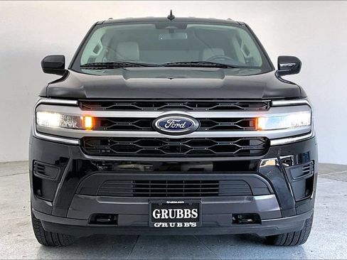 Used 2023 Ford Expedition XLT AWD/4WD image 3