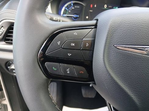 Used 2024 Chrysler Pacifica Limited FWD image 20