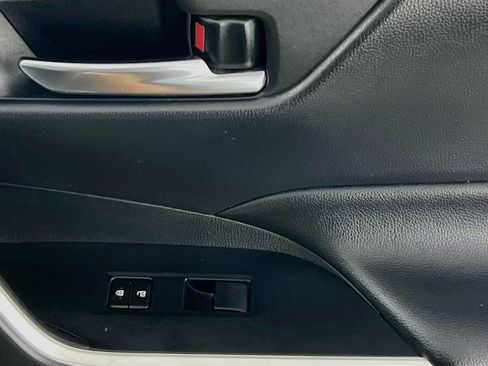 Used 2019 Toyota RAV4 XLE w/ Convenience Package FWD image 31