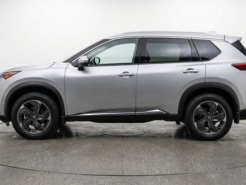 Used 2025 Nissan Rogue SV FWD image 5