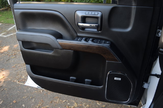 Used 2019 GMC Sierra 2500 Denali w/ Duramax Plus Package AWD/4WD image 17