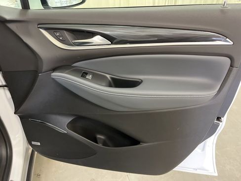 Used 2024 Buick Enclave Premium image 22