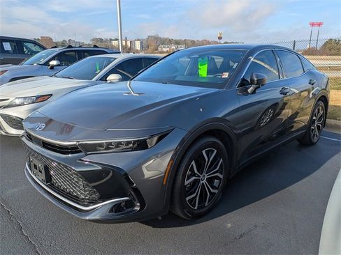 Used 2024 Toyota Crown Limited image 6