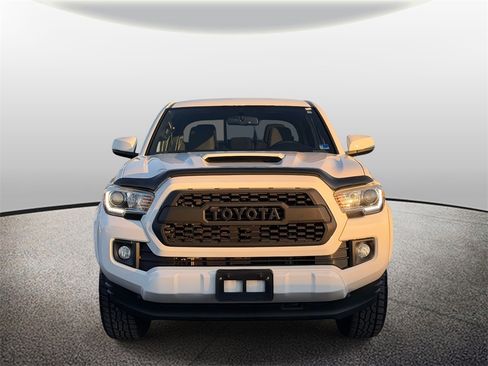 Used 2016 Toyota Tacoma TRD Sport w/ Towing Package image 8