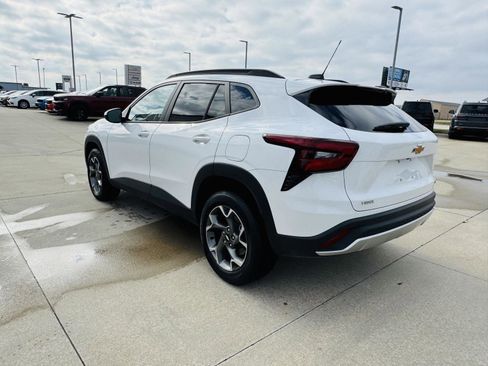 Used 2025 Chevrolet Trax LT w/ LT Convenience Package image 33