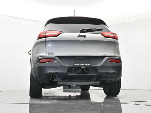 Used 2016 Jeep Cherokee Latitude FWD image 41