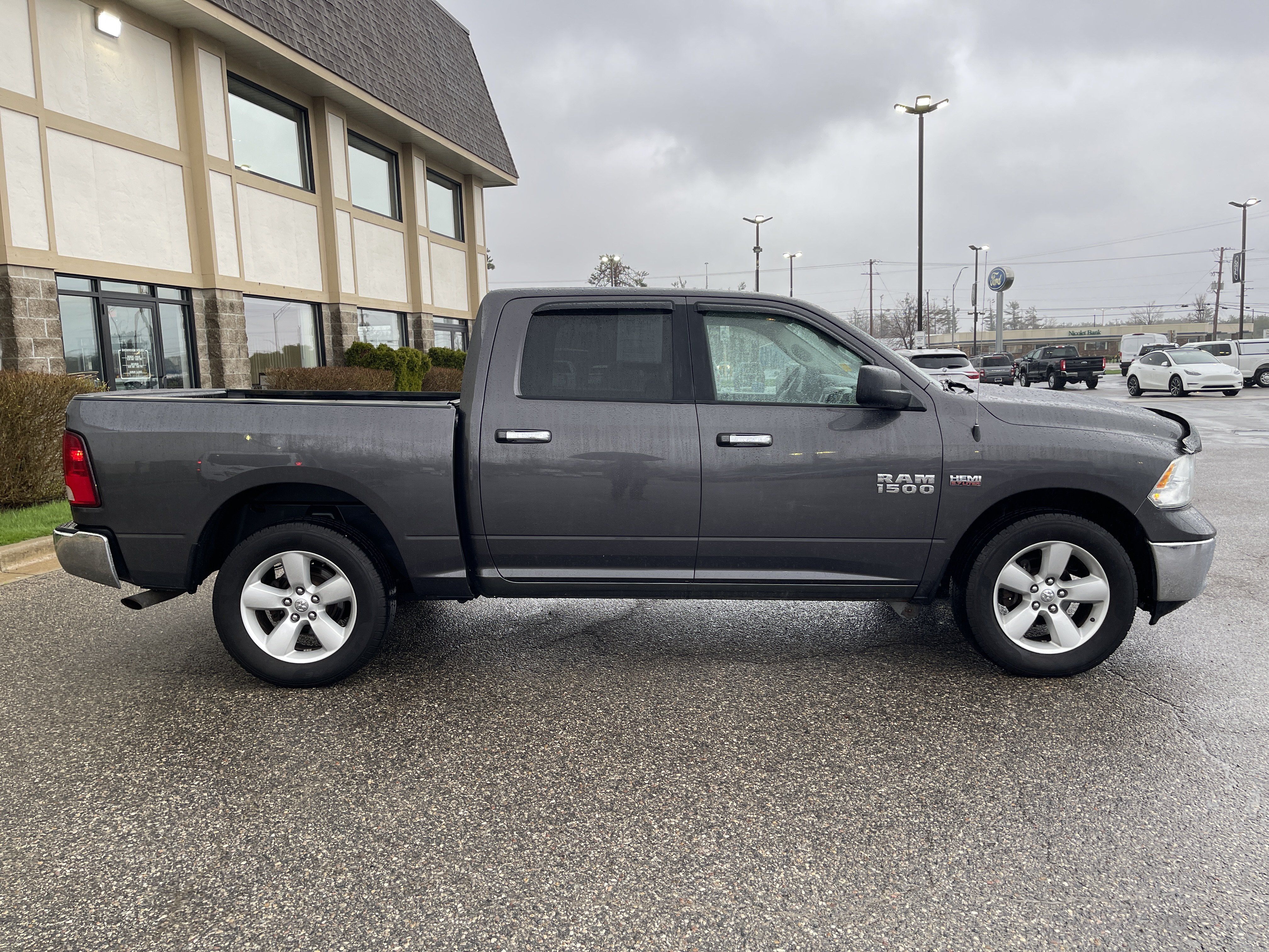 Used 2018 RAM 1500 Classic SLT AWD/4WD image 2