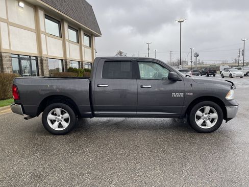 Used 2018 RAM 1500 Classic SLT AWD/4WD image 2
