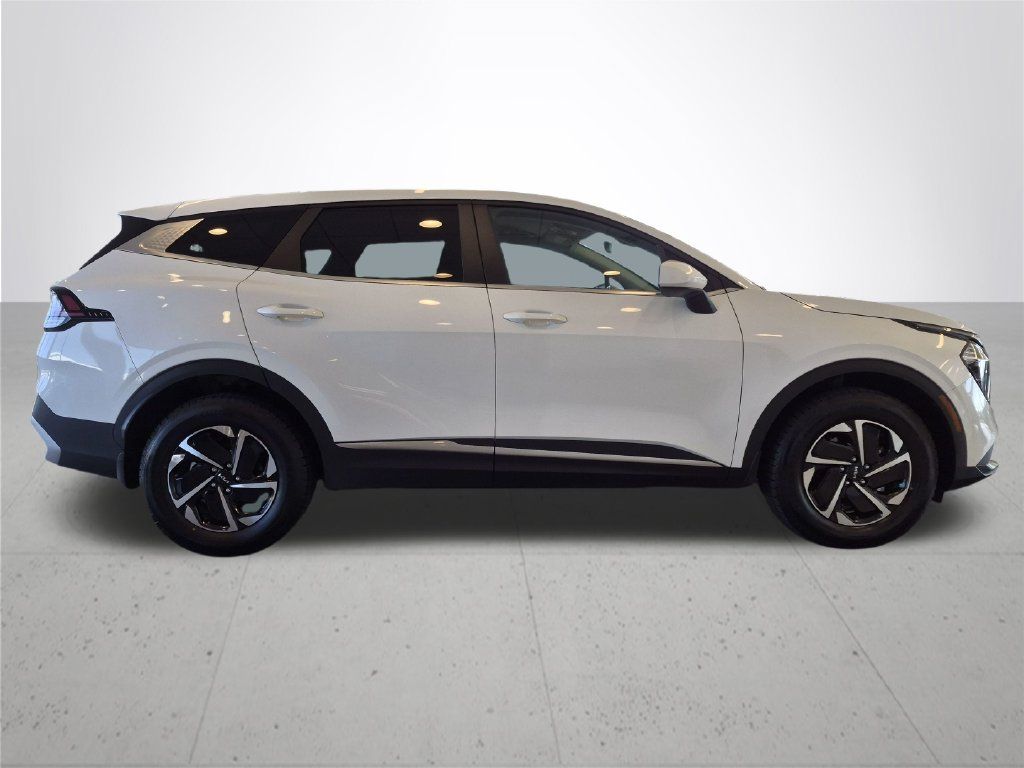 Used 2023 Kia Sportage LX AWD/4WD image 6