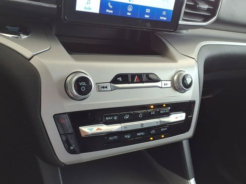 Used 2023 Ford Explorer XLT w/ Equipment Group 202A RWD image 10