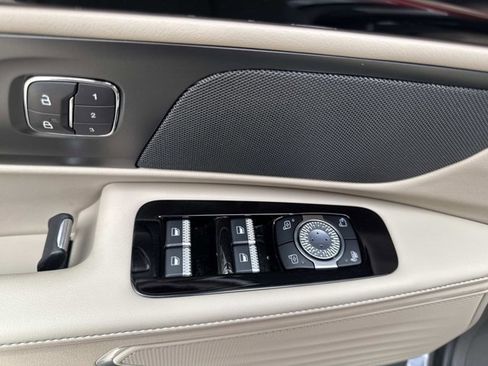 Certified 2024 Lincoln Nautilus Reserve image 12