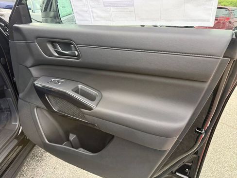 New 2025 Nissan Pathfinder SV image 27